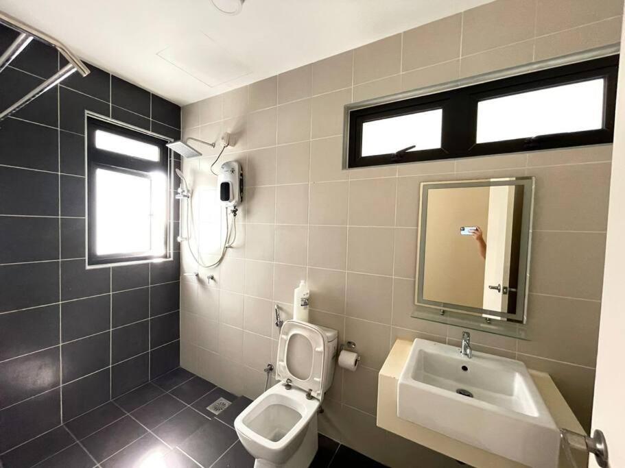 Meridin Medini By Wp Homestay Nusajaya  Exterior photo