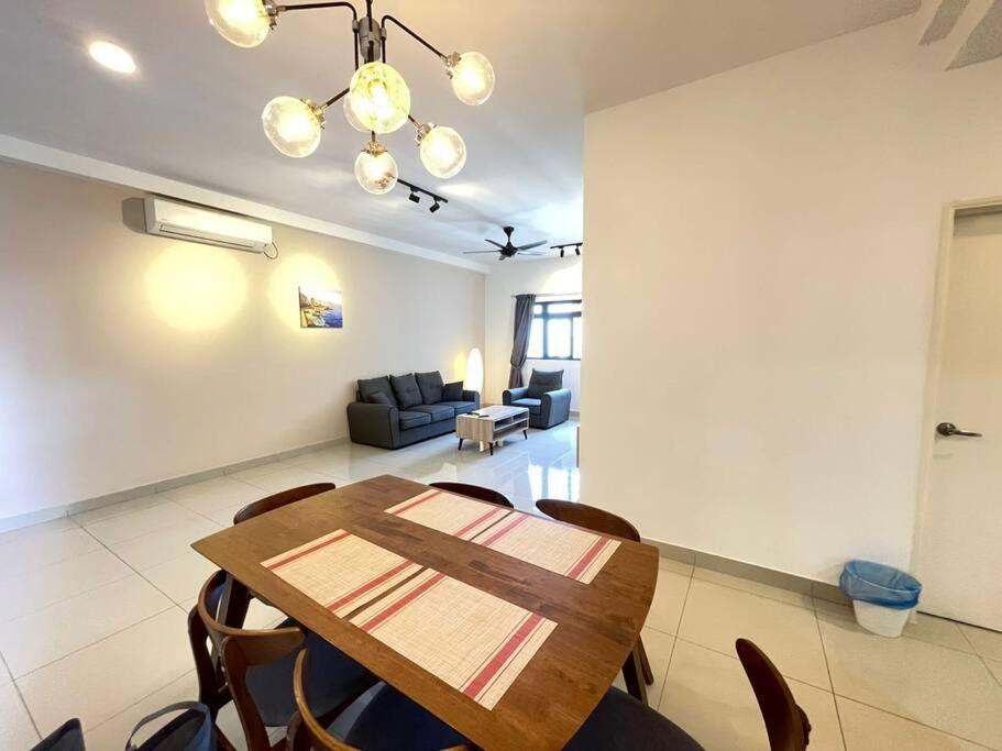 Meridin Medini By Wp Homestay Nusajaya  Exterior photo